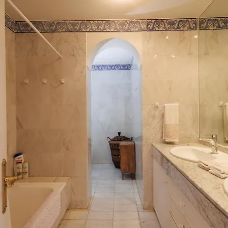 Penthouse Luxe Marbella Apartment *