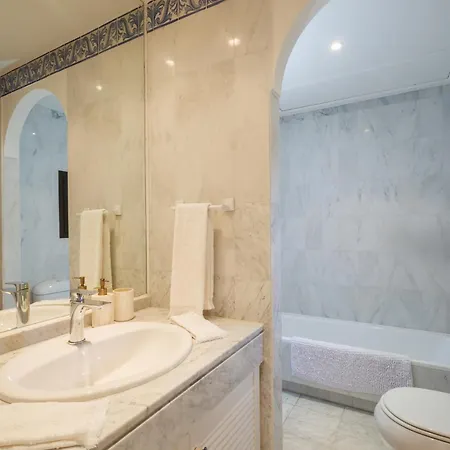 Penthouse Luxe Marbella Apartment